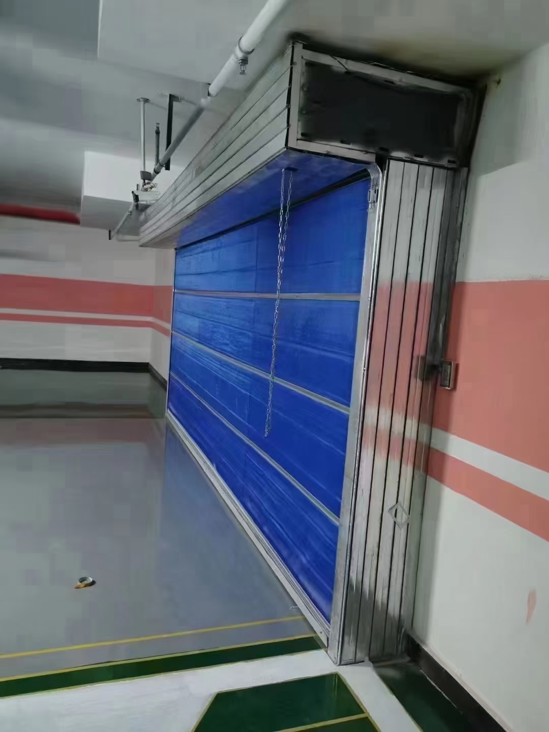 现代建筑防火解决方案 特级防火卷帘门与挡烟垂壁选购指南